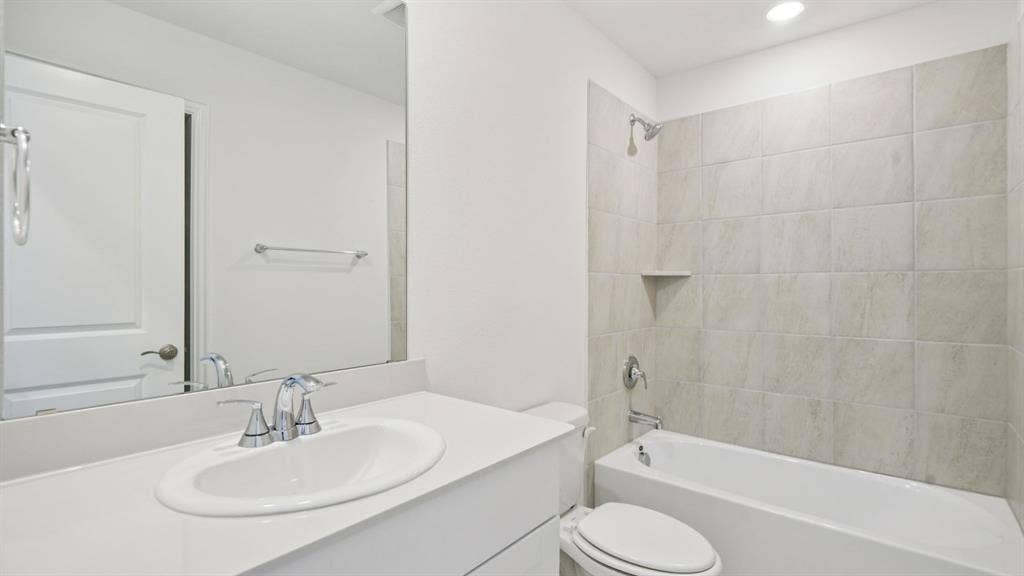 3505 Bastrop Drive, Farmersville, TX 75442 Photo is not of the actual home, but is an inspirational photo of builder’s model home and may depict options, furnishings, and/or decorator features that are not included.
