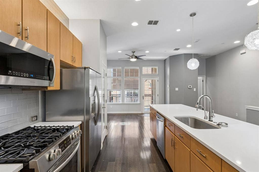 15730 Seabolt Place, Addison, TX 75001 15730 Seabolt Place, Addison, TX 75001