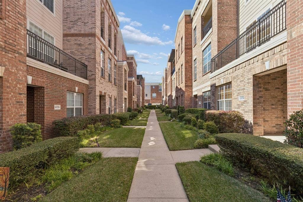 15730 Seabolt Place, Addison, TX 75001 15730 Seabolt Place, Addison, TX 75001
