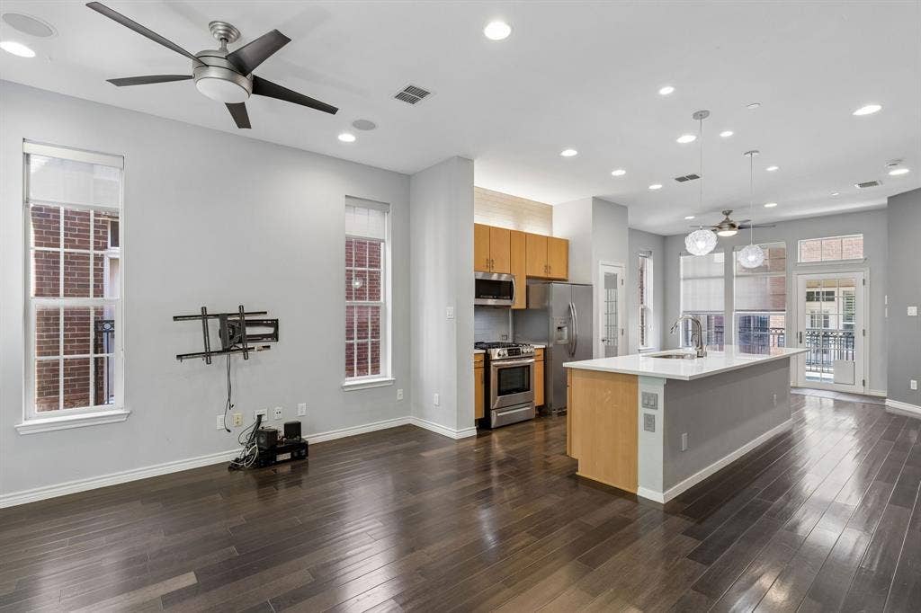 15730 Seabolt Place, Addison, TX 75001 Living room into kitchen