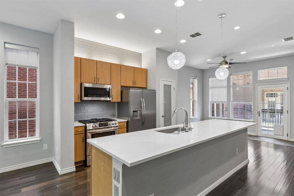 15730 Seabolt Place, Addison, TX 75001 15730 Seabolt Place, Addison, TX 75001