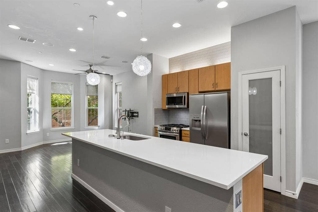 15730 Seabolt Place, Addison, TX 75001 15730 Seabolt Place, Addison, TX 75001