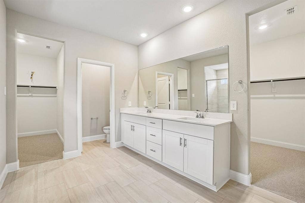 Photo is not of the actual home, but is an inspirational photo of builder’s model home and may depict options, furnishings, and/or decorator features that are not included.