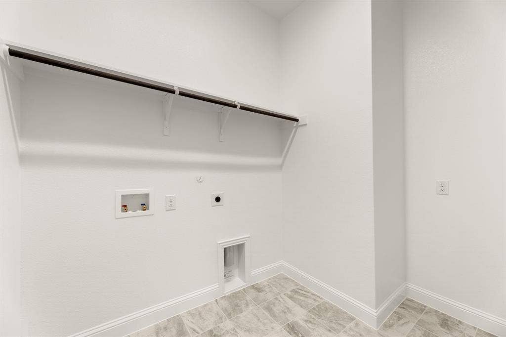 13_14. 3907 Lochwood - Utility.jpg