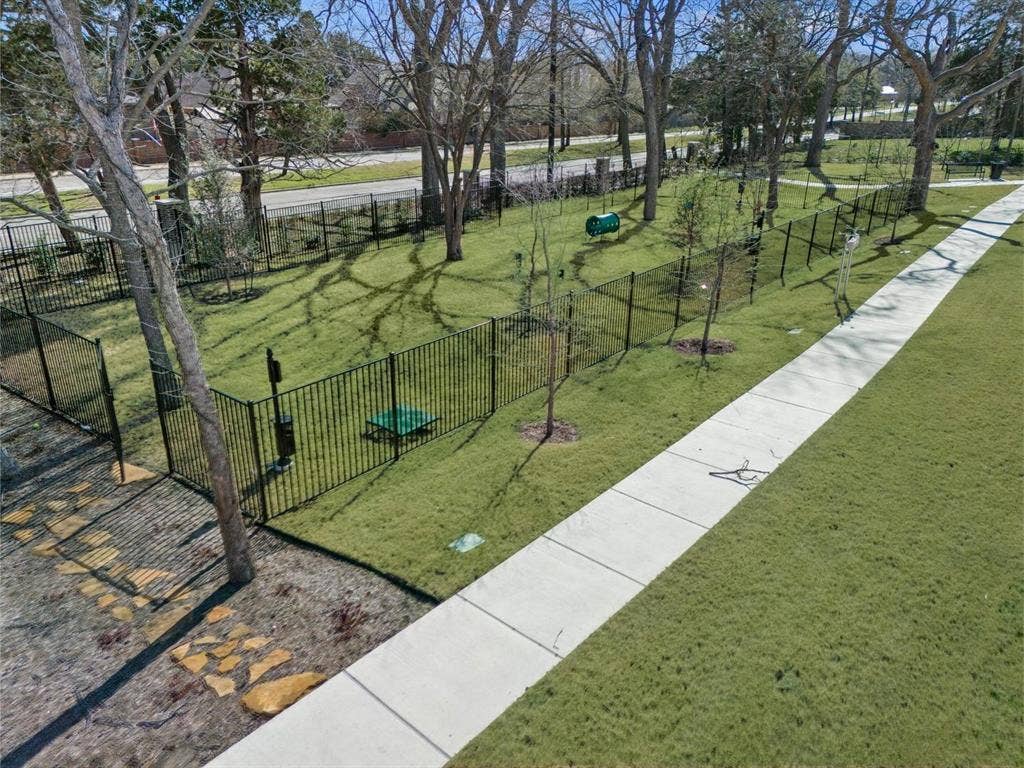 3907 Lochwood Drive, Rowlett, TX 75088