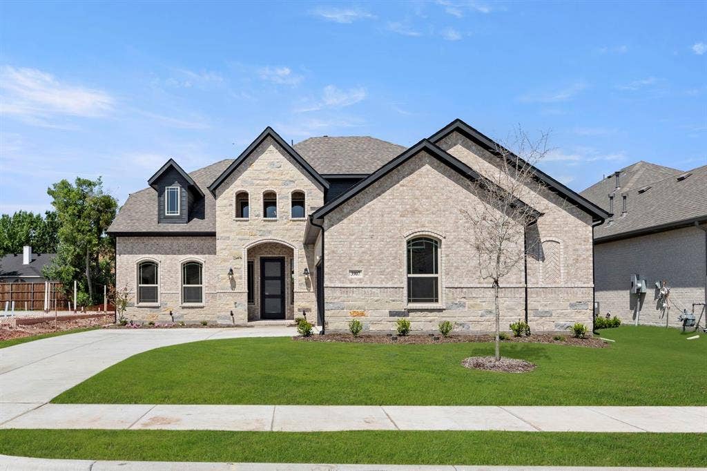 1_02. 3907 Lochwood - Front.jpg