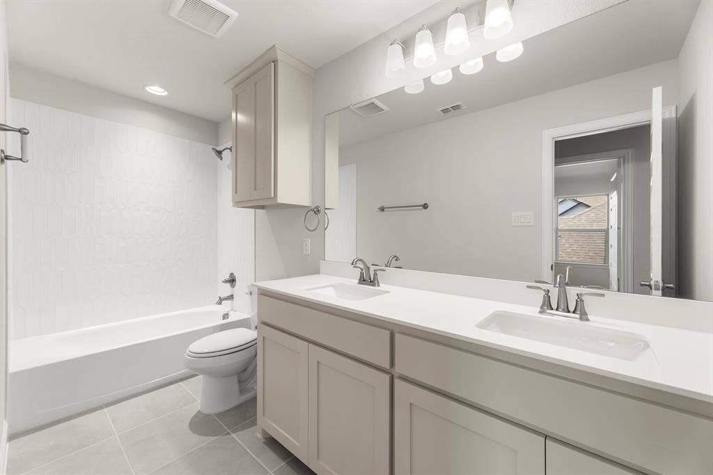 23_24. 3907 Lochwood - 3RD Bath.jpg