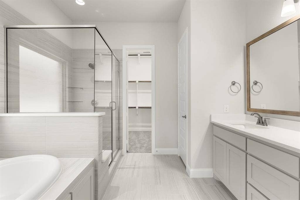 16_17. 3907 Lochwood - Bath.jpg