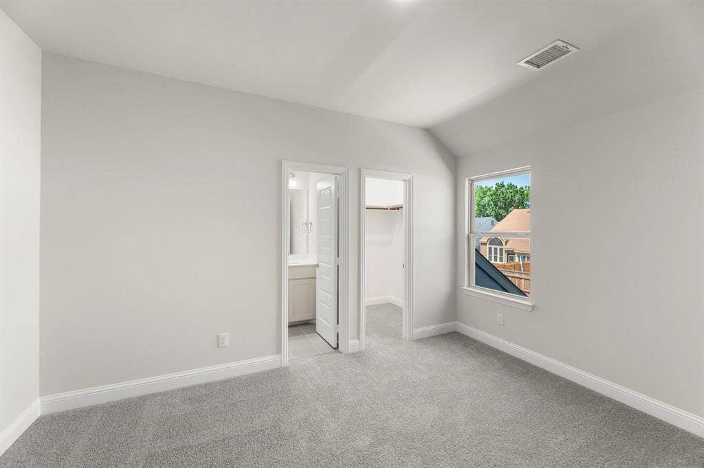 22_23. 3907 Lochwood - Bed 3.jpg