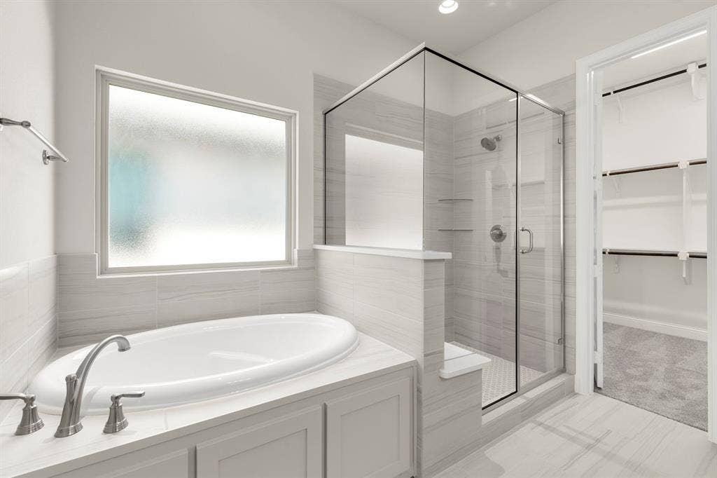 17_18. 3907 Lochwood - Bath (2).jpg