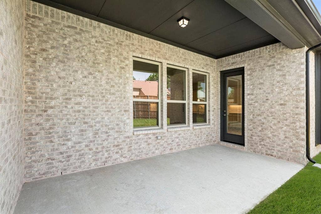 24_25. 3907 Lochwood - Patio.jpg