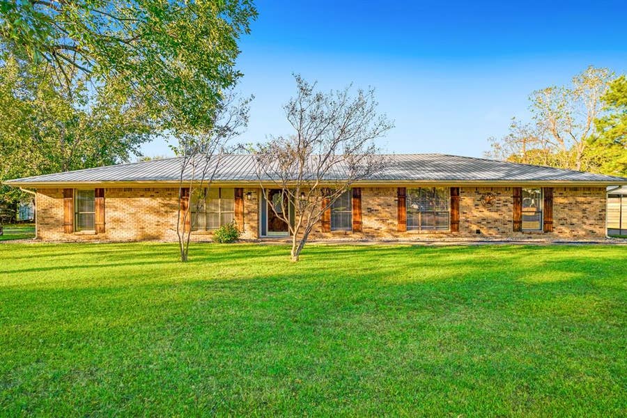Property photo for 510 W DIVISION, Blossom, TX