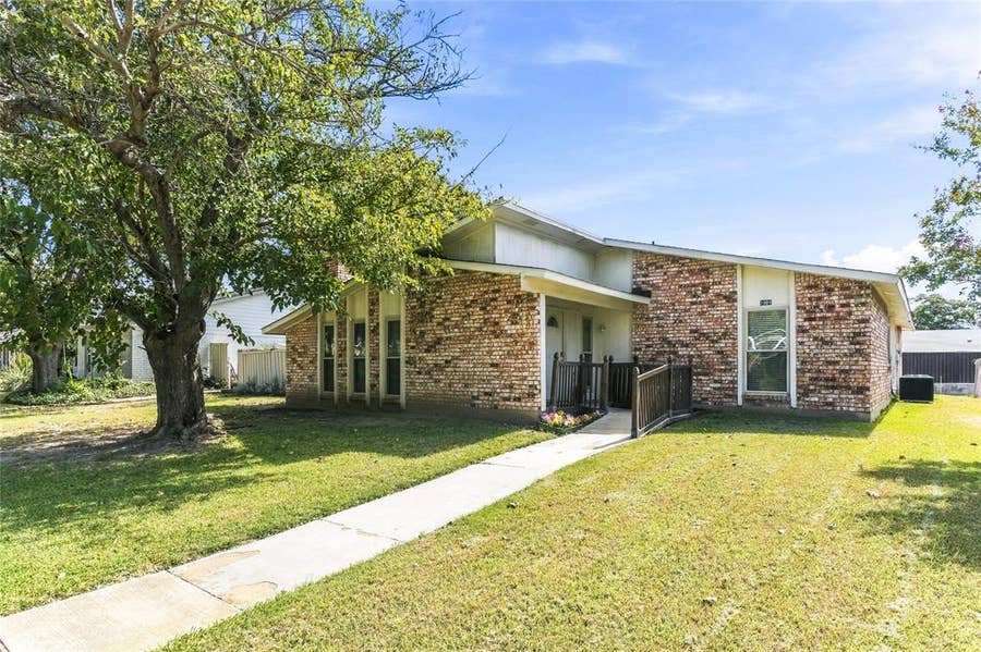 Property photo for 1901 Dodge Trail, Grand Prairie, TX