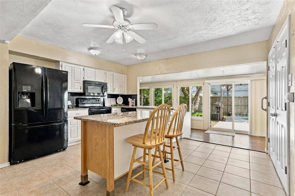 1901 Dodge Trail, Grand Prairie, TX 75052 1901 Dodge Trail, Grand Prairie, TX 75052