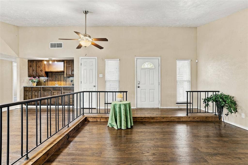 1901 Dodge Trail, Grand Prairie, TX 75052 1901 Dodge Trail, Grand Prairie, TX 75052