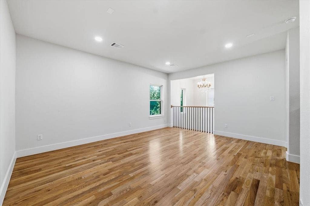 7108 Brisa Drive, Dallas, TX 75223 Second Level Living Area