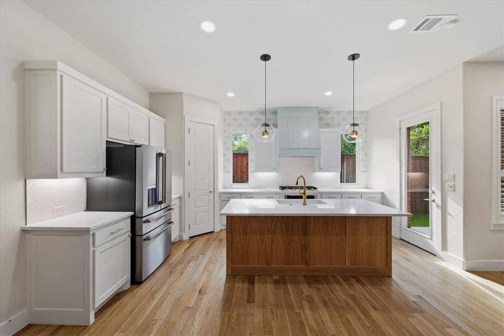 7108 Brisa Drive, Dallas, TX 75223 7108 Brisa Drive, Dallas, TX 75223