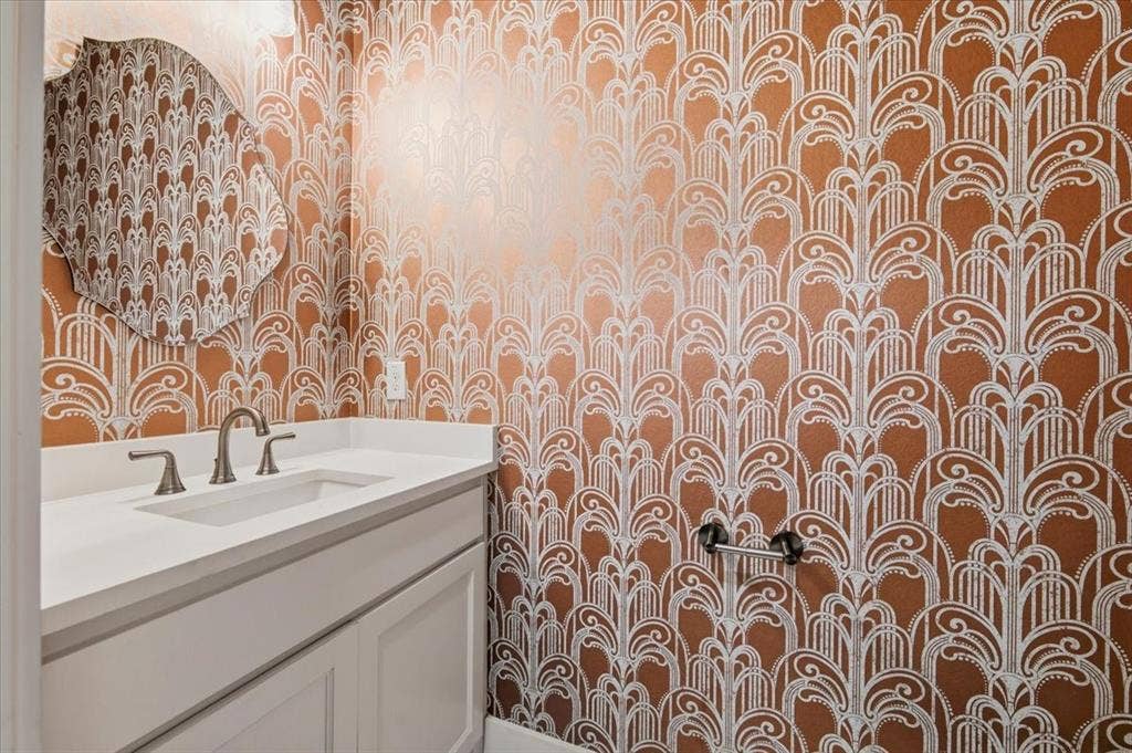 7108 Brisa Drive, Dallas, TX 75223 Main level Powder Room