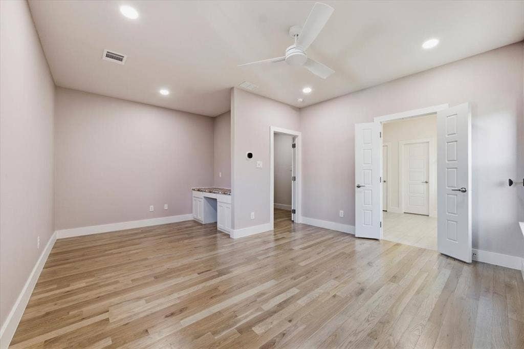 7108 Brisa Drive, Dallas, TX 75223 Option for second Primary en Suite
