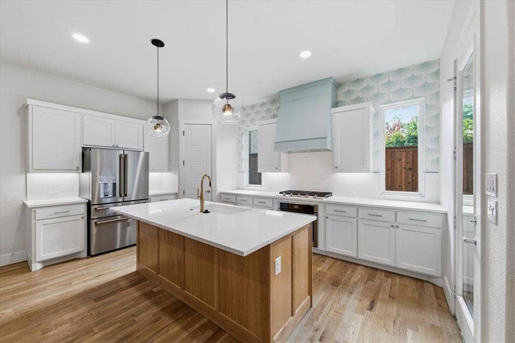 7108 Brisa Drive, Dallas, TX 75223 7108 Brisa Drive, Dallas, TX 75223
