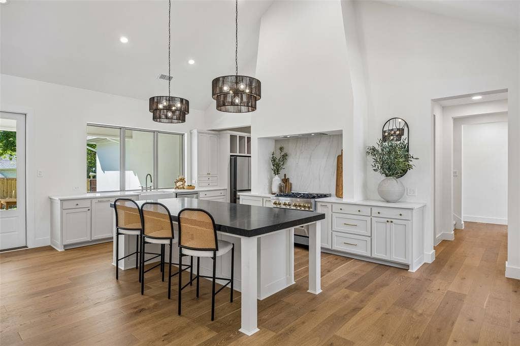 11131 Hillcrest Road, Dallas, TX 75230 11131 Hillcrest Road, Dallas, TX 75230
