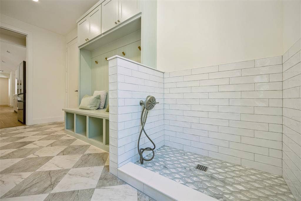 11131 Hillcrest Road, Dallas, TX 75230 11131 Hillcrest Road, Dallas, TX 75230