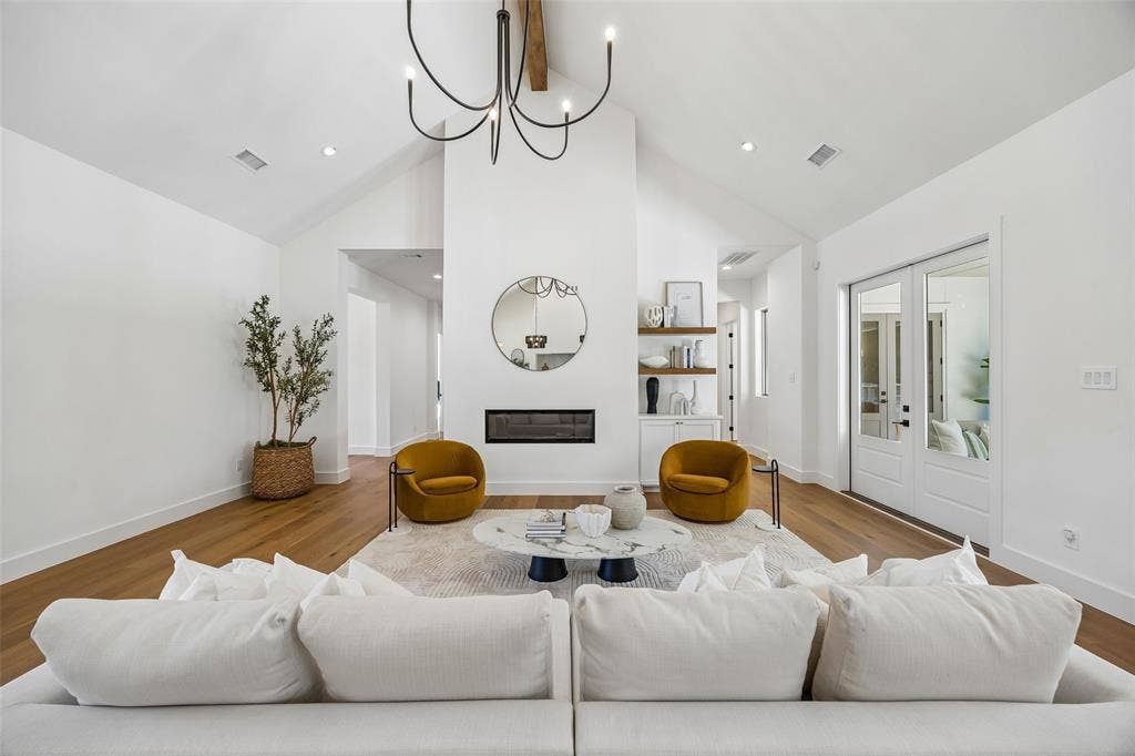 11131 Hillcrest Road, Dallas, TX 75230 11131 Hillcrest Road, Dallas, TX 75230