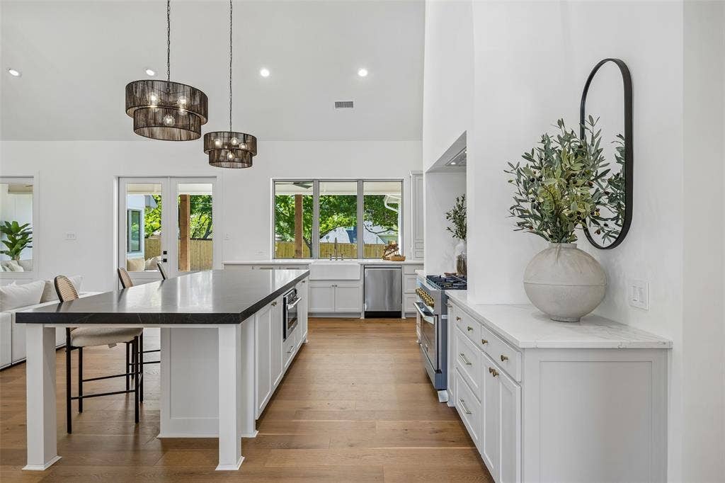 11131 Hillcrest Road, Dallas, TX 75230 11131 Hillcrest Road, Dallas, TX 75230