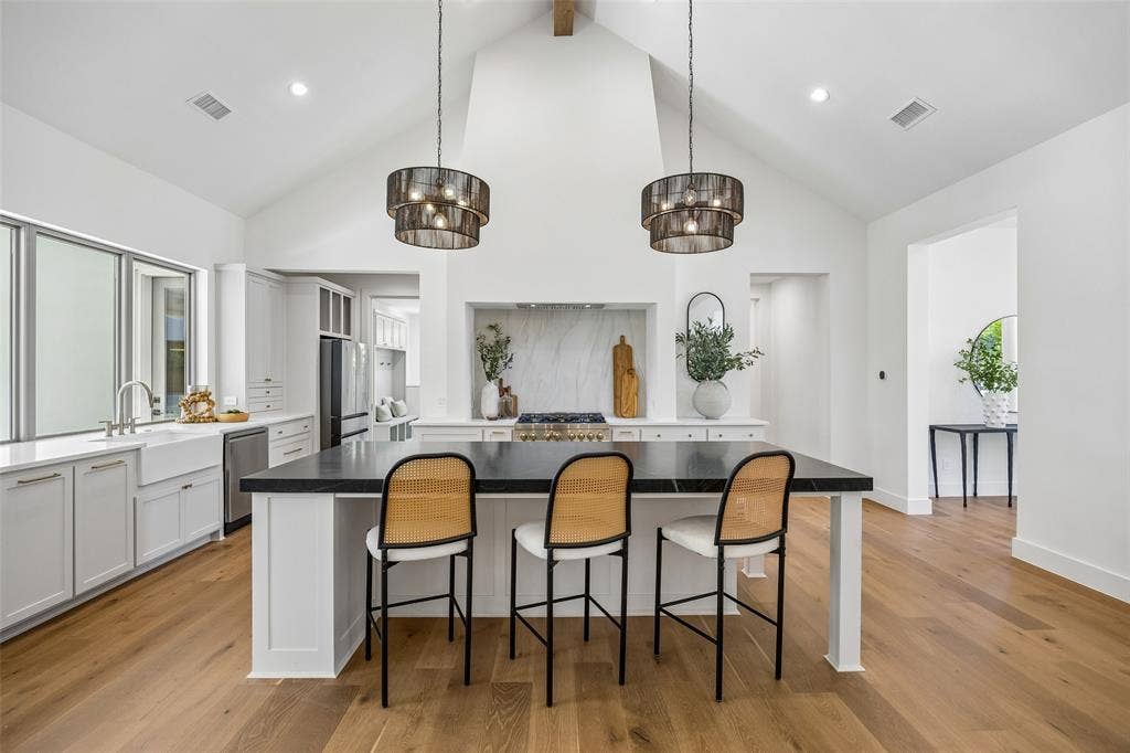 11131 Hillcrest Road, Dallas, TX 75230 11131 Hillcrest Road, Dallas, TX 75230