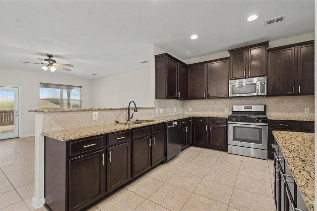 405 Winchester Drive, Celina, TX 75009 405 Winchester Drive, Celina, TX 75009