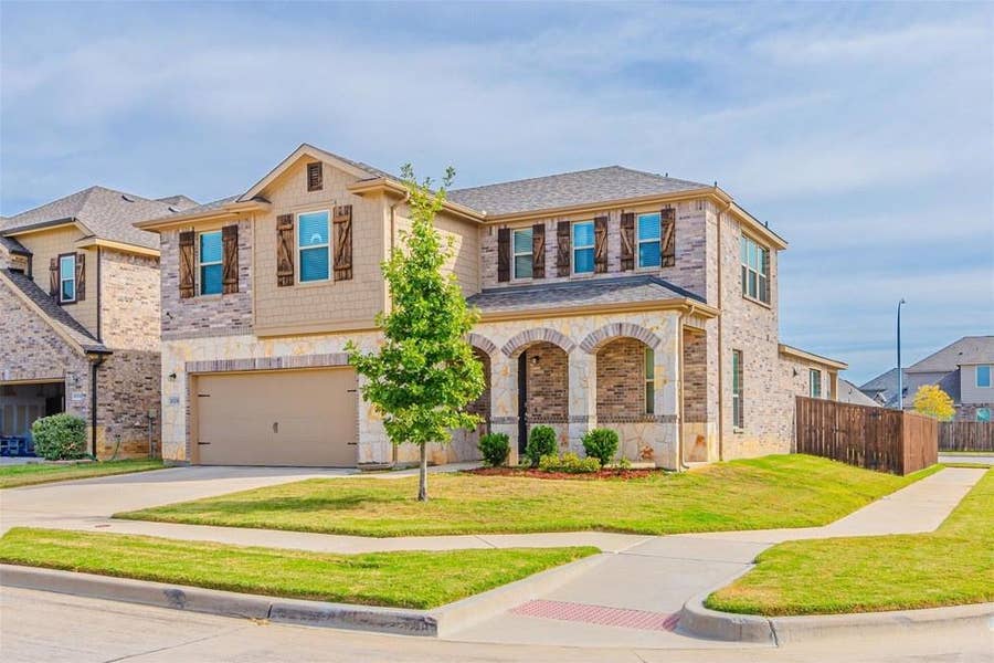 Property photo for 10200 Fox Grove Court, Fort Worth, TX