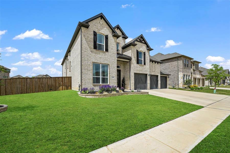Property photo for 1101 Alderwood Drive, Justin, TX
