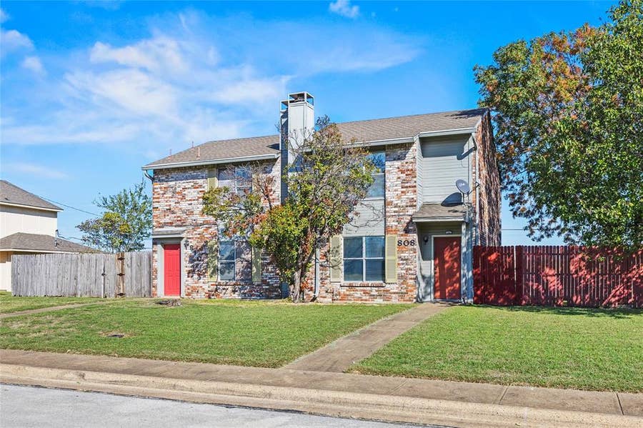Property photo for 808 Red Bud Drive, DeSoto, TX