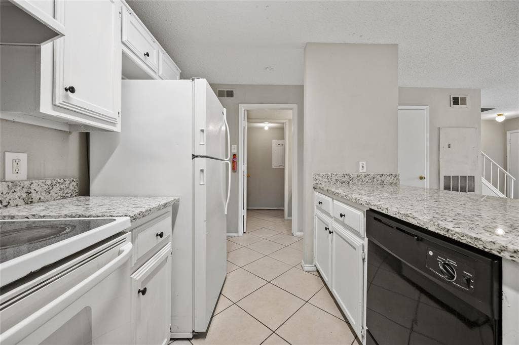 808 Red Bud Drive, DeSoto, TX 75115 808 Red Bud Drive, DeSoto, TX 75115