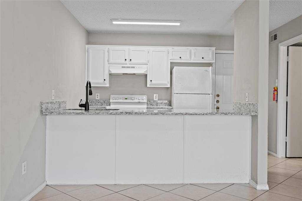 808 Red Bud Drive, DeSoto, TX 75115 808 Red Bud Drive, DeSoto, TX 75115