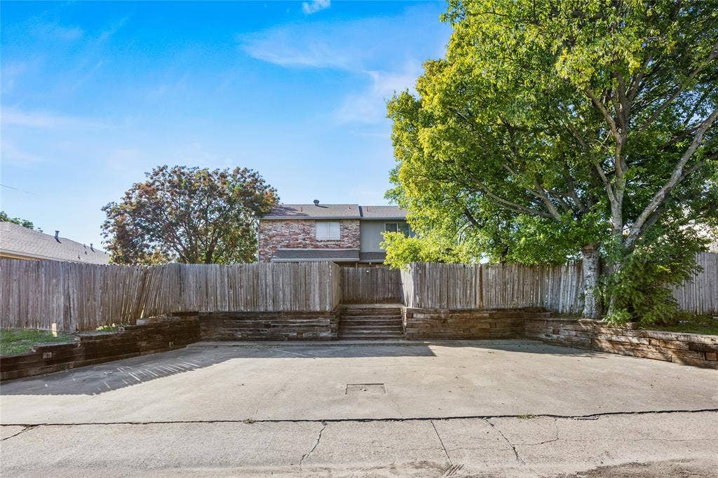 808 Red Bud Drive, DeSoto, TX 75115 808 Red Bud Drive, DeSoto, TX 75115