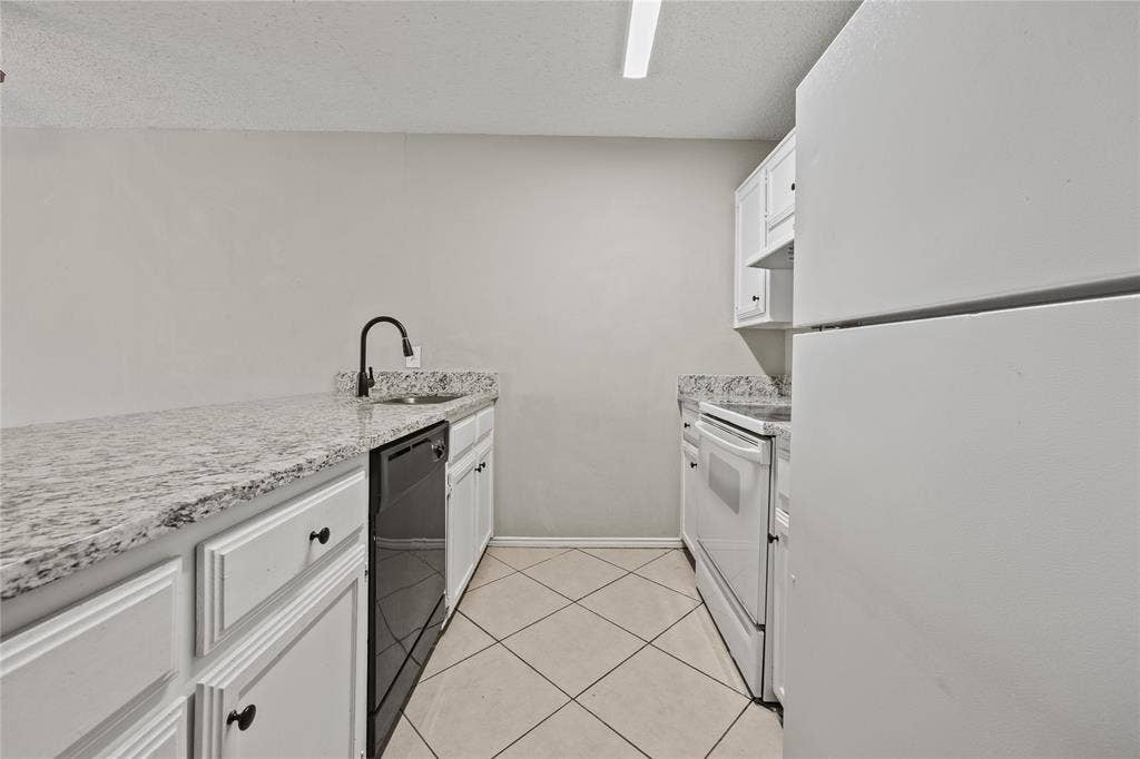 808 Red Bud Drive, DeSoto, TX 75115 808 Red Bud Drive, DeSoto, TX 75115