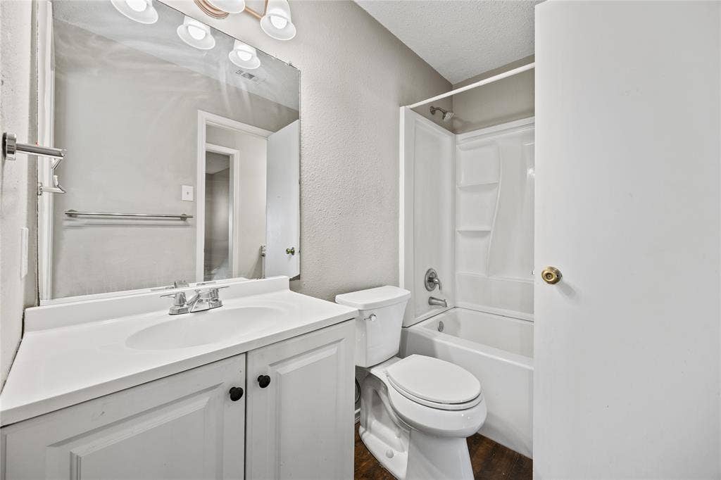808 Red Bud Drive, DeSoto, TX 75115 808 Red Bud Drive, DeSoto, TX 75115