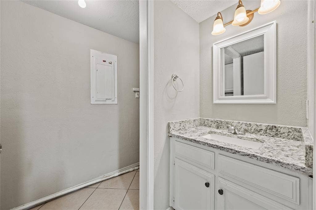 808 Red Bud Drive, DeSoto, TX 75115 808 Red Bud Drive, DeSoto, TX 75115