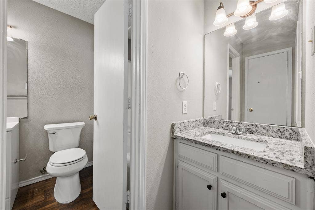 808 Red Bud Drive, DeSoto, TX 75115 808 Red Bud Drive, DeSoto, TX 75115