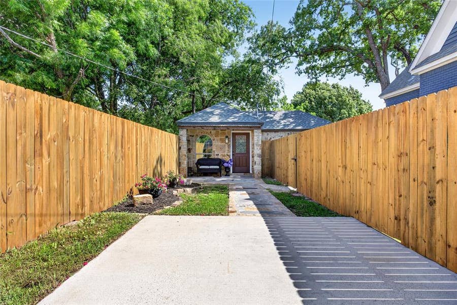 Property photo for 702B W Spring Street, Weatherford, TX