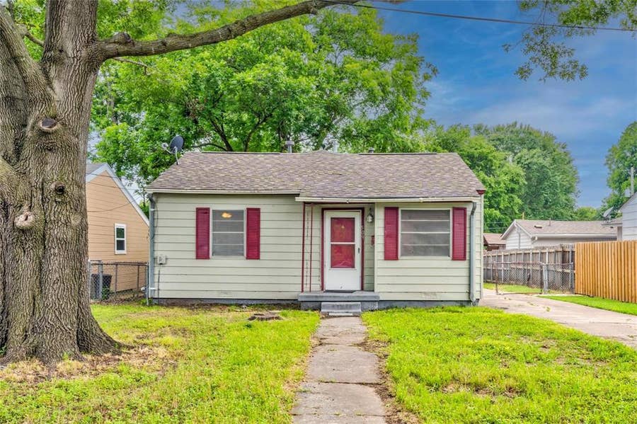 Property photo for 509 Walnut Drive, Mesquite, TX