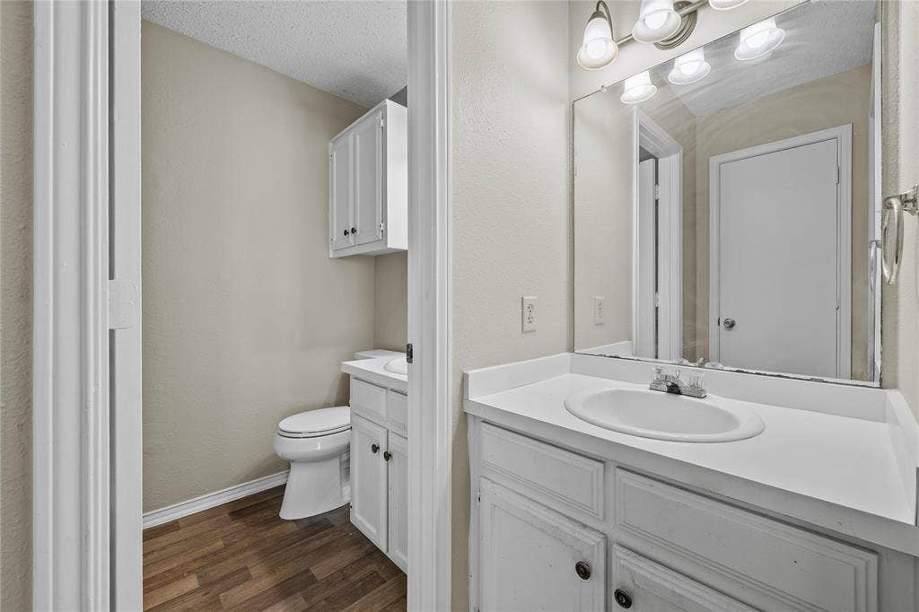810 Red Bud Drive, DeSoto, TX 75115 810 Red Bud Drive, DeSoto, TX 75115