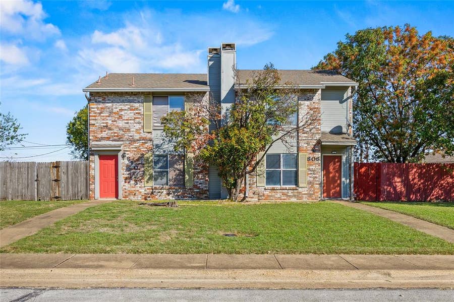 Property photo for 810 Red Bud Drive, DeSoto, TX