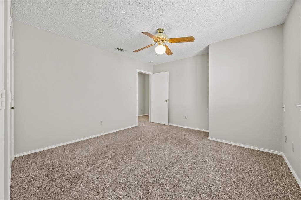 810 Red Bud Drive, DeSoto, TX 75115 810 Red Bud Drive, DeSoto, TX 75115