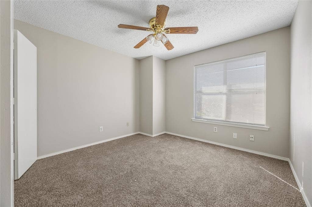 810 Red Bud Drive, DeSoto, TX 75115 810 Red Bud Drive, DeSoto, TX 75115