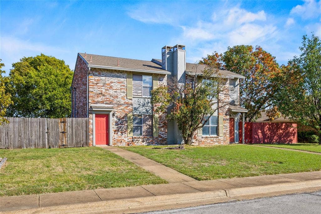 810 Red Bud Drive, DeSoto, TX 75115 810 Red Bud Drive, DeSoto, TX 75115