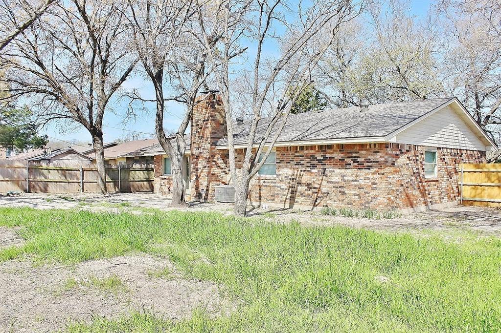302 Linkwood Drive, Duncanville, TX 75137 302 Linkwood Drive, Duncanville, TX 75137