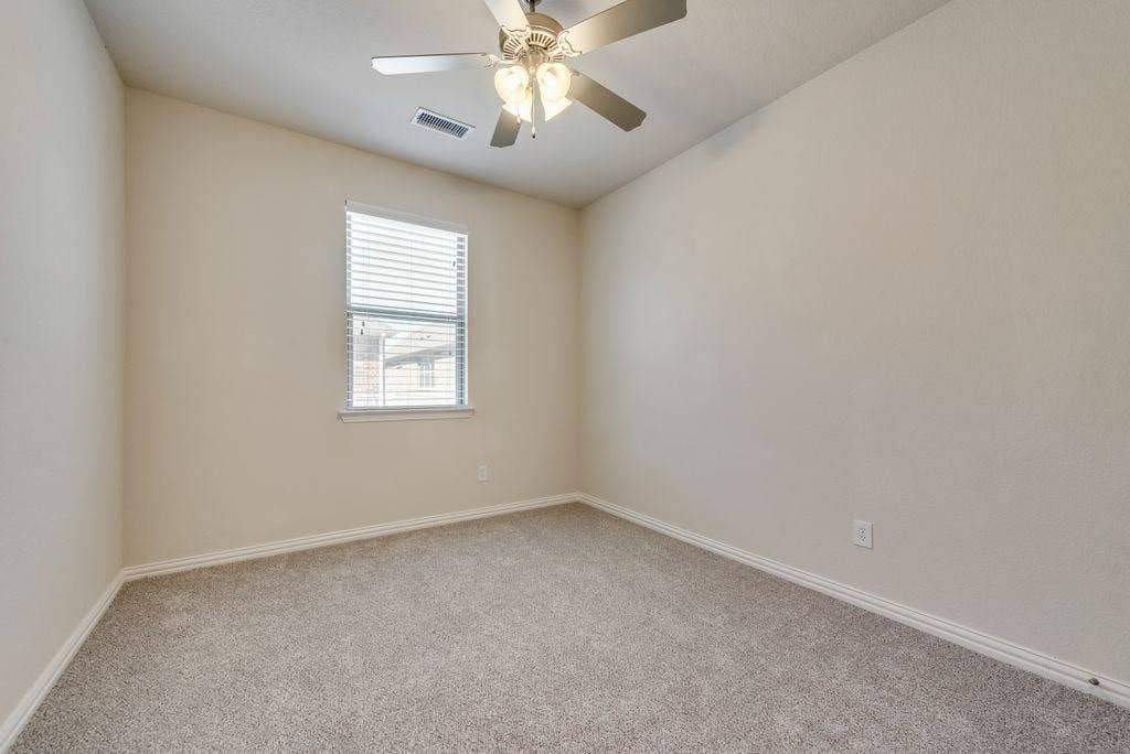 636 S Greenville Avenue, Richardson, TX 75081 Unfurnished room with light colored carpet and ceiling fan