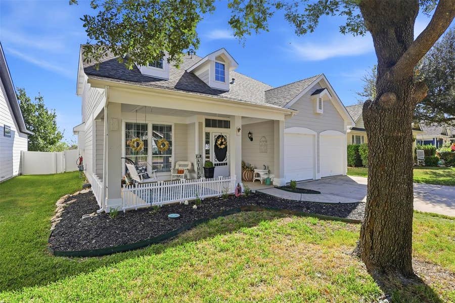 Property photo for 10976 Caldwell Lane, Fort Worth, TX